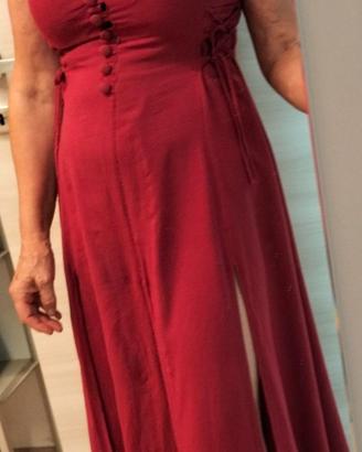 Abito smanicato bordeaux con pantaloncino 