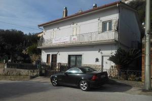 Casa indipendente di 260 m² con più di 5 locali e 