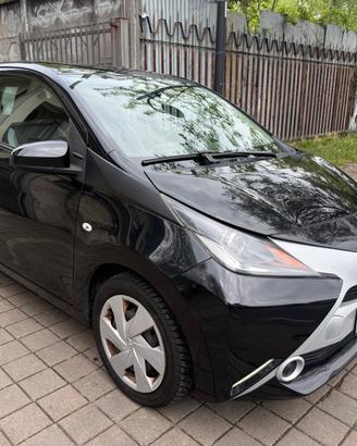 Toyota Aygo 1.0 VVT-i 69 CV 5 porte x-business