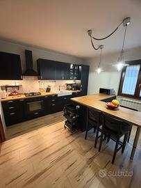 Arredi IKEA completi casa – come nuovi