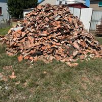 Macerie inerti di coppi e tegole