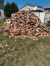 Macerie inerti di coppi e tegole