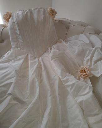 Abito da sposa in seta e tulle, prezzo scontato