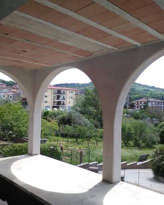 Villa di 230 m² con più di 5 locali e box auto a M