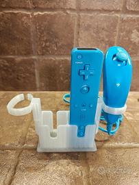 Supporto/Stand per 2 Telecomandi Wii con Nunchuk
