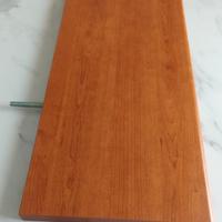 Due mensole a muro. Legno di ciliegio