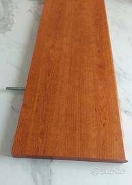 Due mensole a muro. Legno di ciliegio