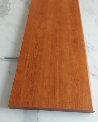 Due mensole a muro. Legno di ciliegio