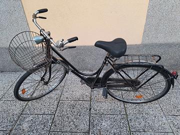 Bicicletta con freni battecca