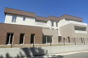 Appartamento di 127 m² con 4 locali e box auto a S
