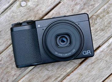 Ricoh GR III x