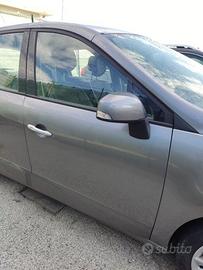 Porta anteriore dx nuda RENAULT SCENIC del 2010