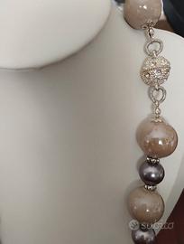Collana in ceramica beige rosato