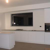 cucina con isola, non Ikea made in italy