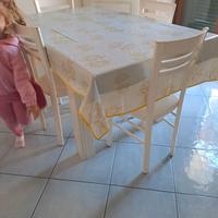Tavolo in frassino con 4 sedie