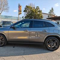 MERCEDES BENZ GLA 180D 2023