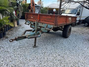 Carrello trazionato, Ribaltabile trilaterale