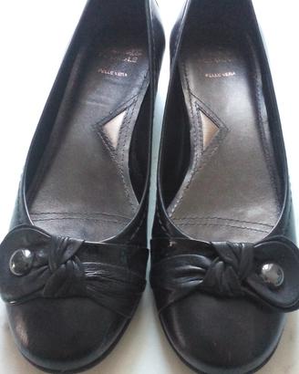 Scarpe in vernice e pelle nere