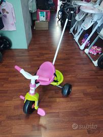 Triciclo con asta Smoby