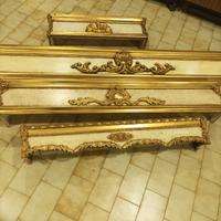 Mantovane in legno intagliato e dorato 