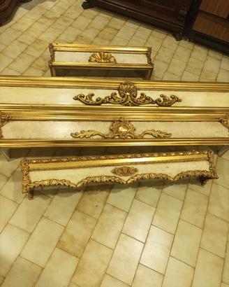 Mantovane in legno intagliato e dorato 
