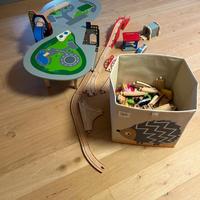 pista treno con stazione