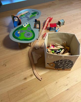 pista treno con stazione