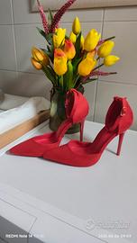scarpe rosse, come nuove, portate una volta. 