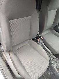 Sedile anteriore dx OPEL CORSA D del 2011