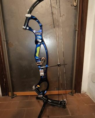 Arco Compound Hoyt Archery+ accessori + 12 frecce