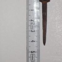 Chiodi in ferro forgiati a mano