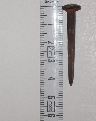 Chiodi in ferro forgiati a mano