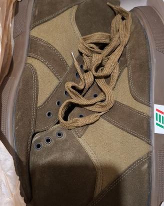 Scarpe E.I. color verde militare