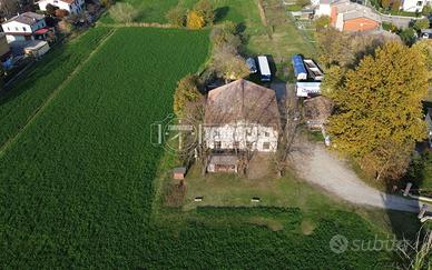 RIF. V017 Rustico con ampio giardino a Novellara