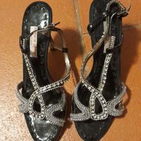 Sandalo nero da donna con strass