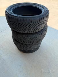 4 pneumatici YOKOHAMA Bluearth Winter 255/50 R18