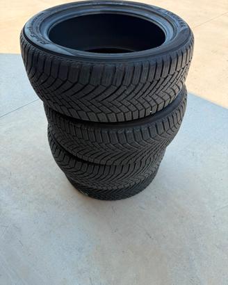 4 pneumatici YOKOHAMA Bluearth Winter 255/50 R18