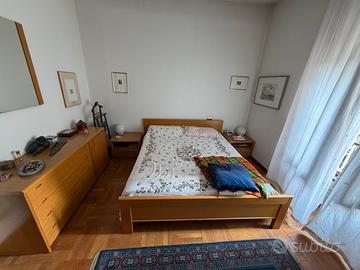 Camera da letto completa in rovere massello
