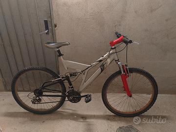 Mountain bike cambio shimano doppio ammortizzatore