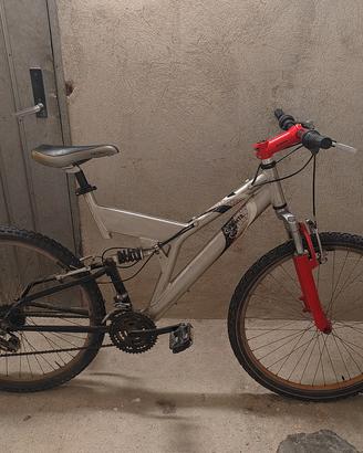 Mountain bike cambio shimano doppio ammortizzatore