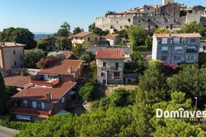 Casa indipendente di 180 m² con più di 5 locali a 