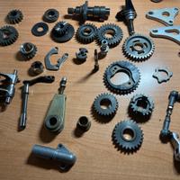 Cagiva 350E T4 ingranaggi e pezzi vari motore