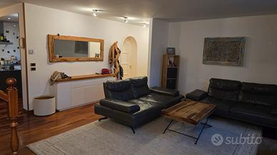 Due divani in vera pelle