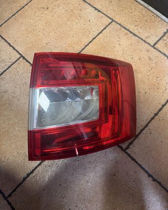 FARO SKODA OCTAVIA 2016