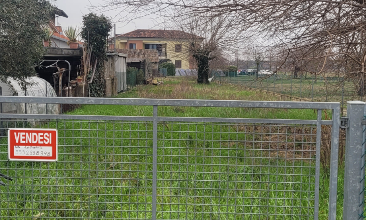 Terreno con capacità edificabile di 900m2