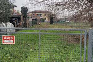 Terreno con capacità edificabile di 900m2