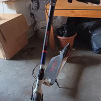 Monopattino Aprilia esrz senza batteria