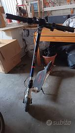 Monopattino Aprilia esrz senza batteria