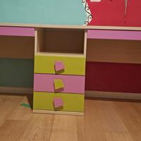 Scrivania doppia con cassettiera colorata