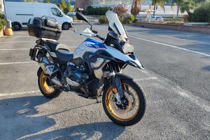 BMW GS 1250 HP con valigie trio Trekker 
